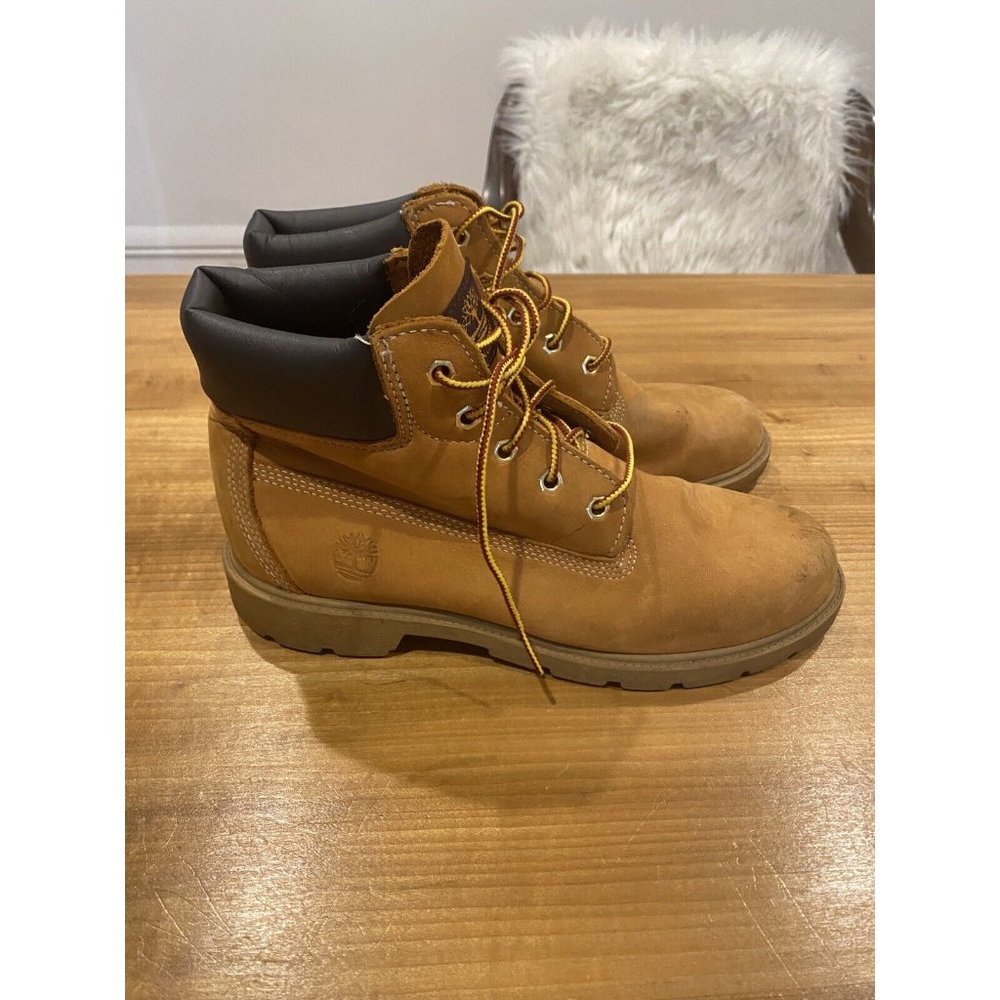 Timberland Boys Size 7 Waterproof little scuffed not bad